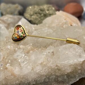 3.1.26-34 Goldtone Cloisonné Heart Enameled Hat Pin